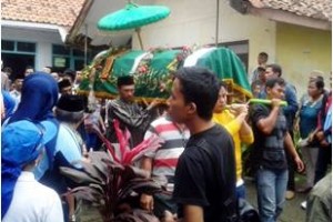 Jenazah HS saat Mau Dikebumikan